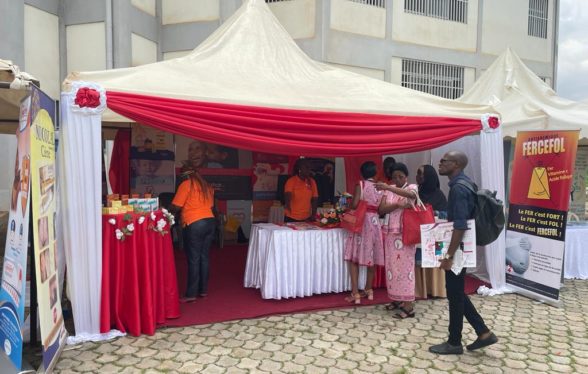 Exphar au congrès des sage-femmes de Yaoundé